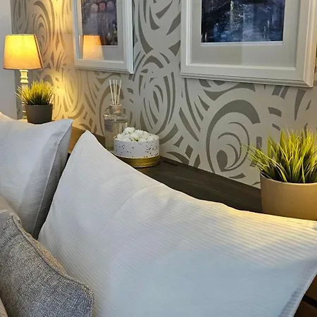 Apartament Holata 401